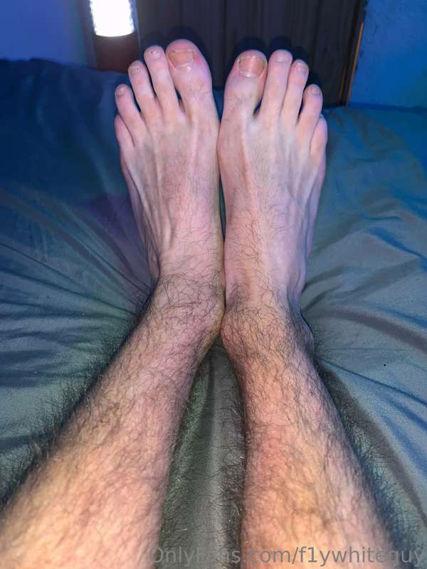 Feet or pits?