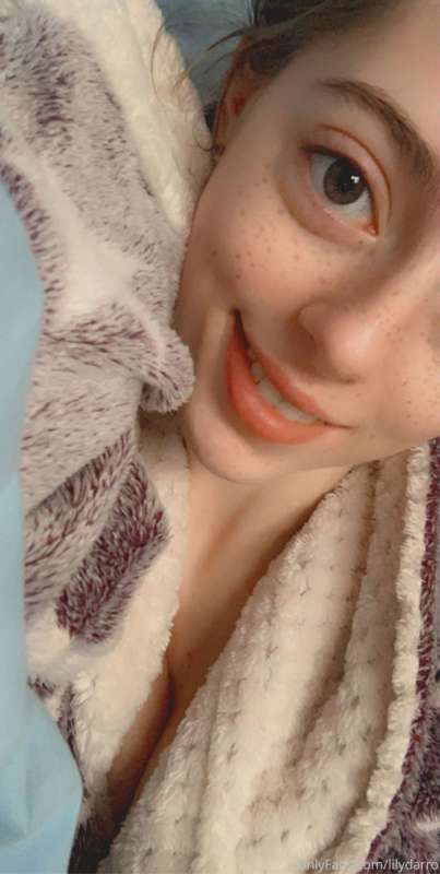 Wo im soooo warm inside this robe ☺️ Who wants to take a pee..
