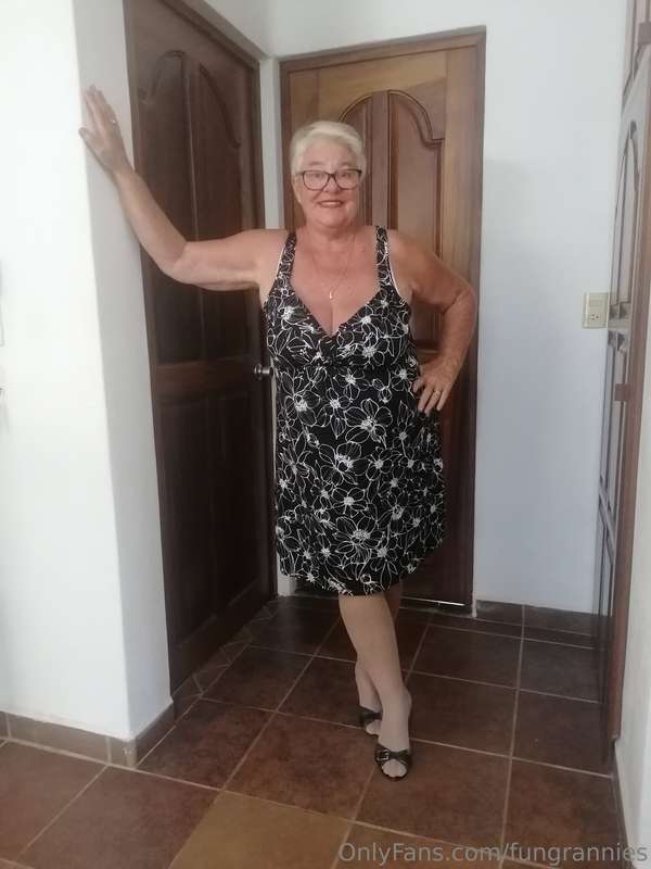 ,Girdlegoddess In my lovely open bottom girdle, sent to me f..