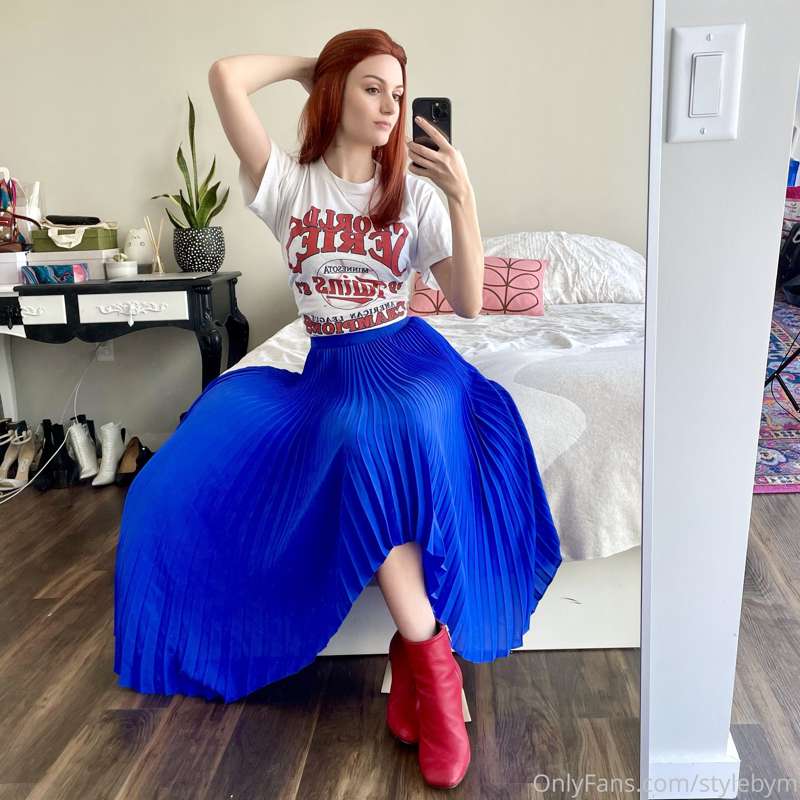 Nice weather inspires bright colors❤️💙

Blues and reds in my..