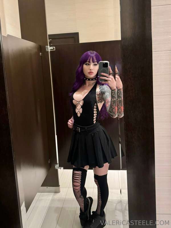 big tiddy goth gf or whateva