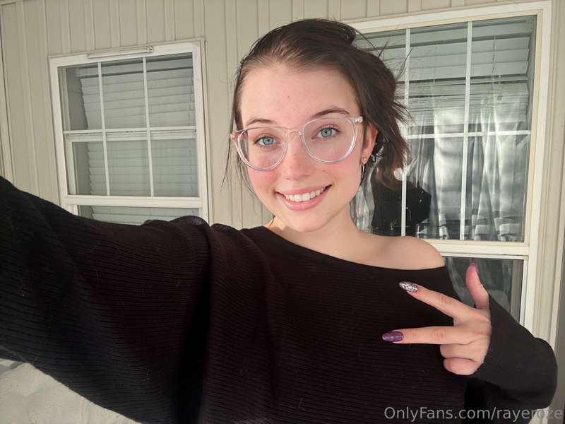 Not nude but I just thought I looked cute. Anyone work at a .. 4