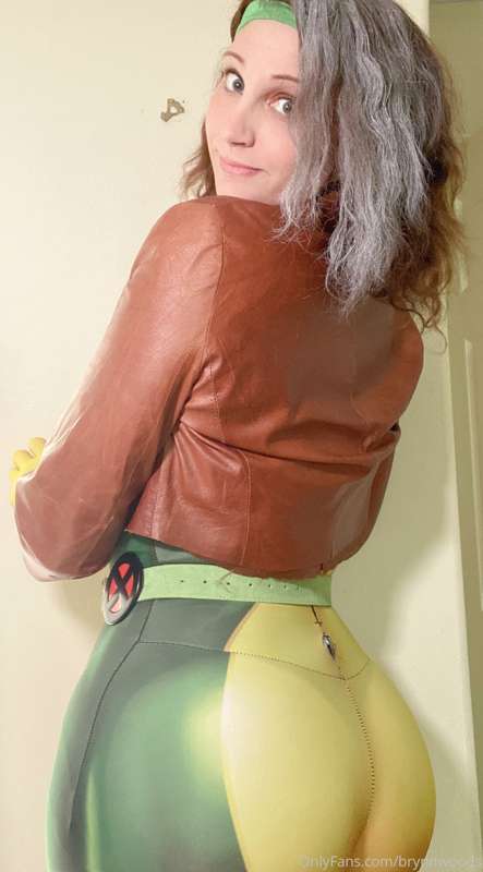 I’m really proud of how my Rogue cosplay pictures turned out..