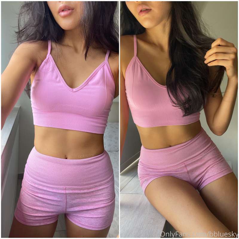 on/offs for my favorite body hugging yoga set 🤪💞 1