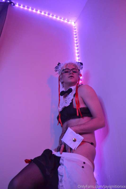 Femboy Raymond maid set hehe 28