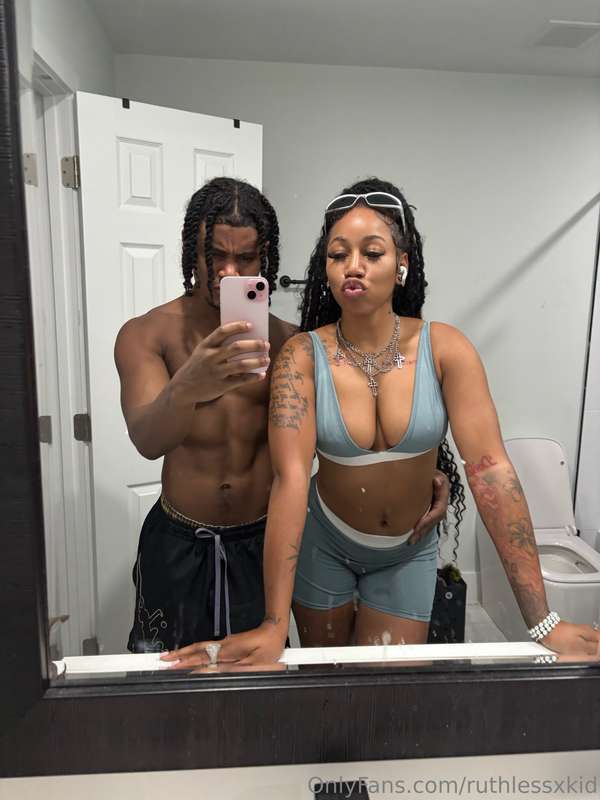 pretty lips came over & we had our own Mini pool party🥹🏝️❤️ .. 13