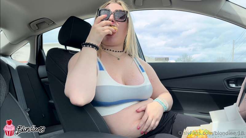 Spend the day with blondiee! In this video blondiee spends t.. 3