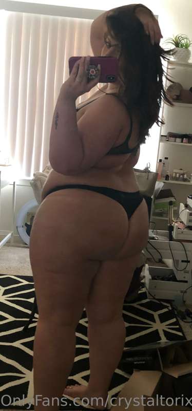 Throw back Thursday (Friday) 😜 I’ve always had a fat ass and.. 1