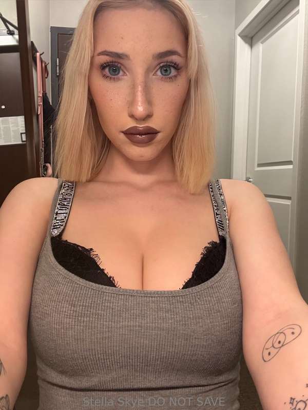 Let’s fuck in the elevator 🙈 4