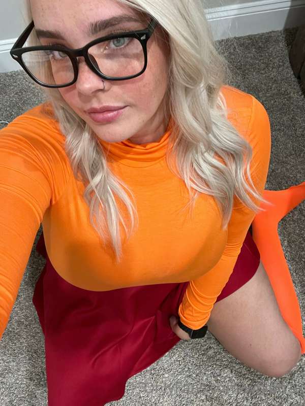 I don’t have a wig yet. Let me work on my costumes. Hallowee..