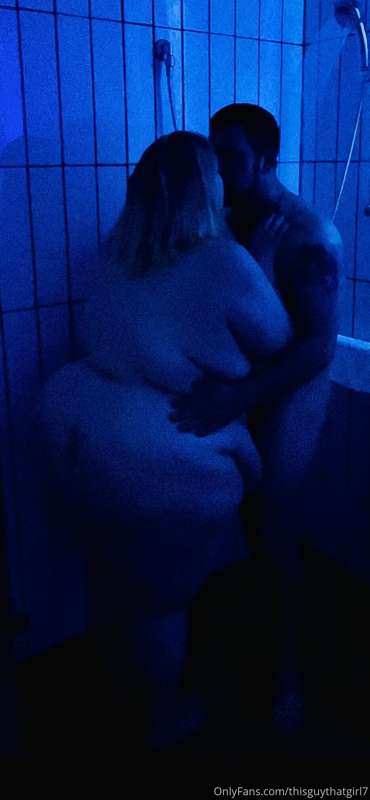 Things got super steamy (and sexy) in the hotel bathroom las.. 3