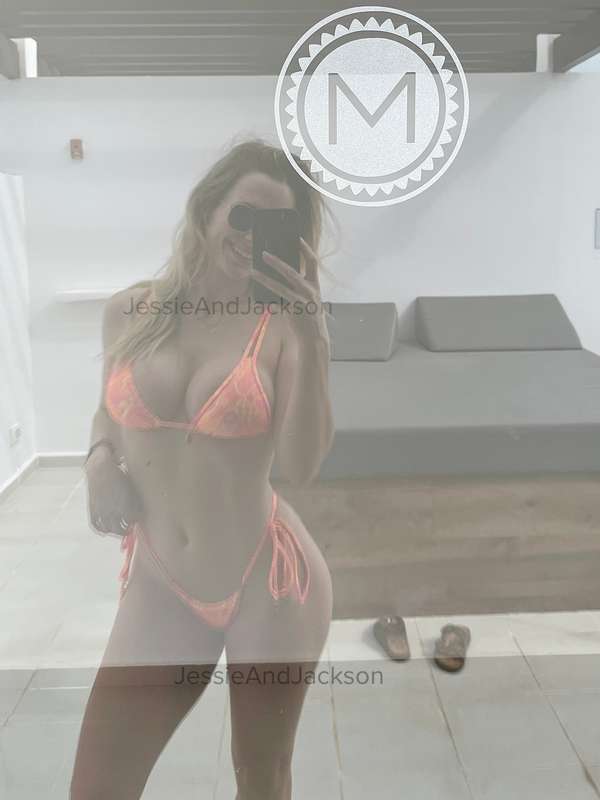 **Bikini pics to start your day right** 😉
-Jessie 2