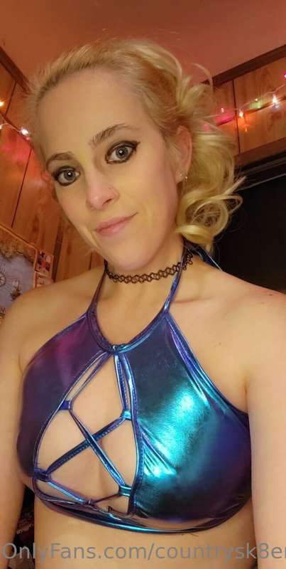 last pics I had as a blonde before I went back to black hair.. 14