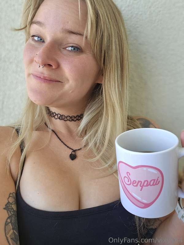 Good morning lovelies 🥰 how do we like my mug? Maybe I shoul..