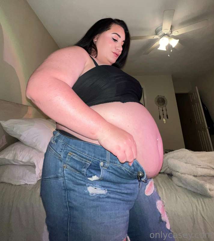Big smiles today bc…
1) this belly is bigger than ever
2) lo.. 2