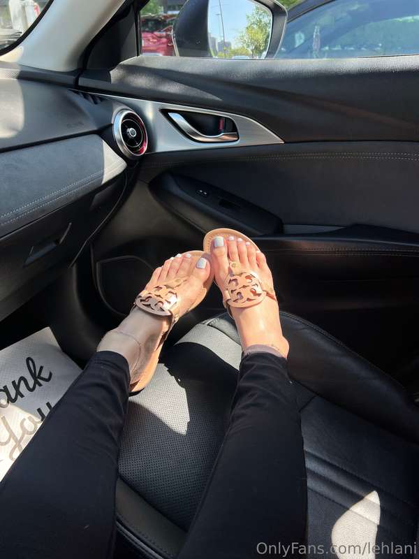 New toes 🩷 gotta go white at least once for the summer 😘 3