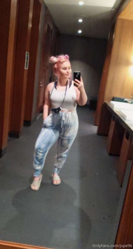 Blurry, but it's a good night 🥰