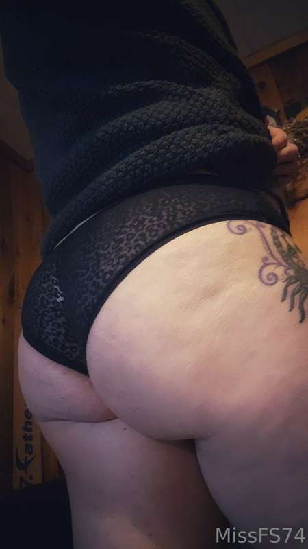 I couldn't decide which pic I liked best, so you get all thr.. 1