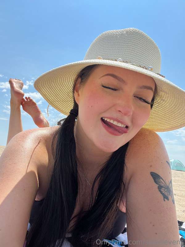 Need some cream for my back☀️⛱️ swipe to see how damn dirty .. 15