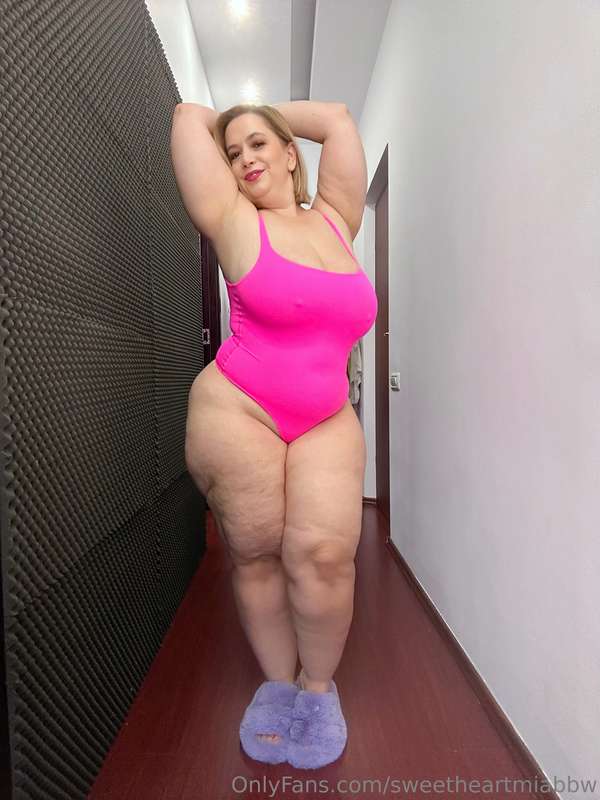 I just cant get enough of this bodysuit i have it in 3 color..