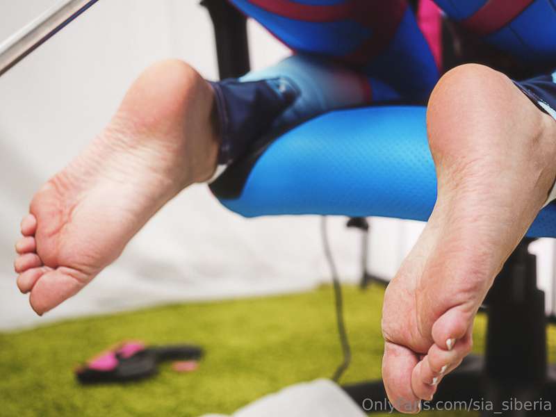 Feet pics from my heroines 👣 1