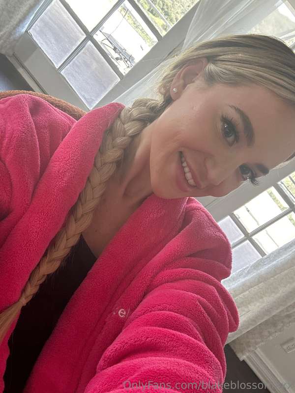 shooting some super nasty lesbian stuff today 😝👯‍♀️