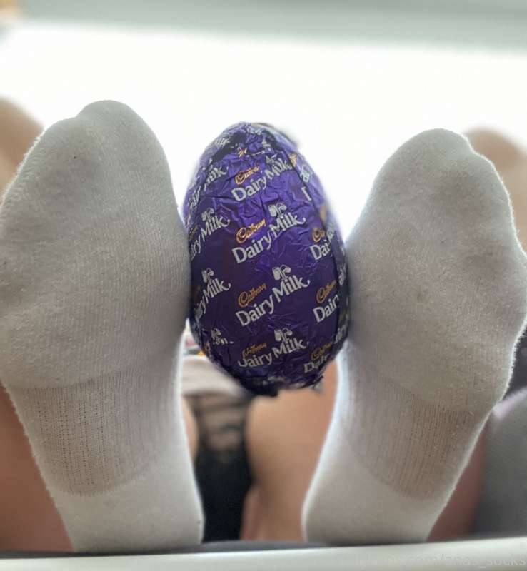 This Easter egg feels so good between my sweaty socks!😉🧦🐣