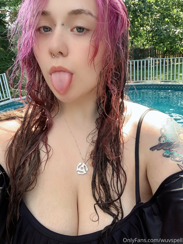 just popped out of the pool <3