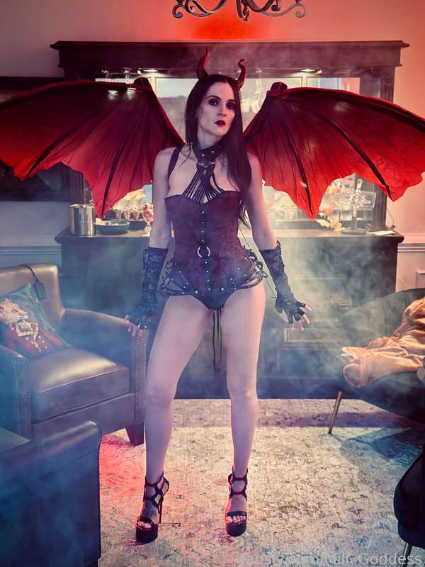 Milf_Goddess - Fansly - 2024-11-02T03:05:24