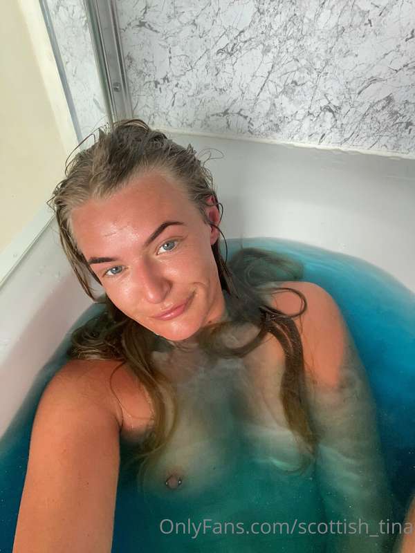 I’m an actual water baby 💦 💙💚💙💚 2