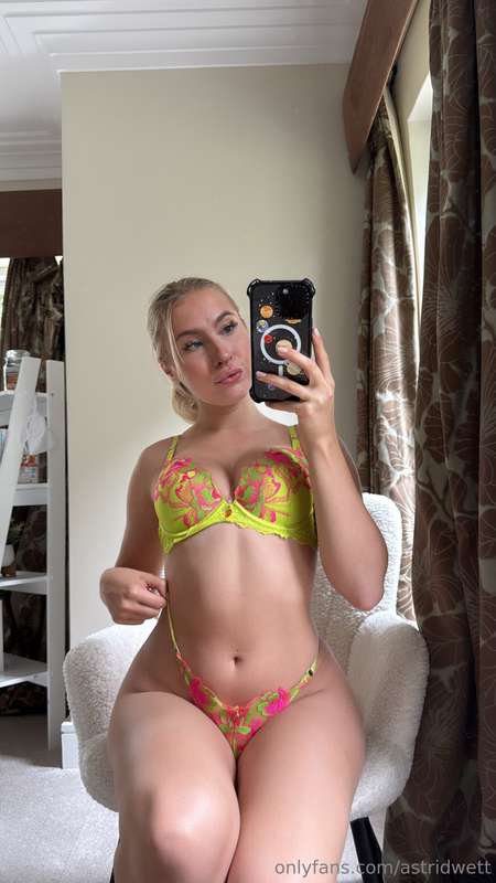 Should I take my bra off? 👀 3