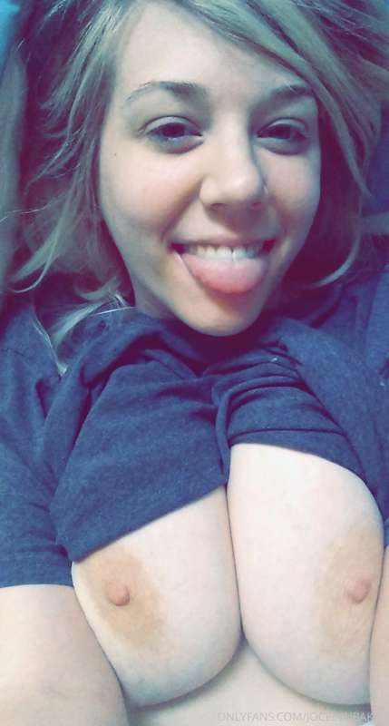 Good morning from me and my bed head 😋