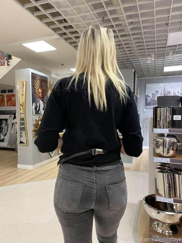 After the dentist visit: time for some shopping 🤓 2