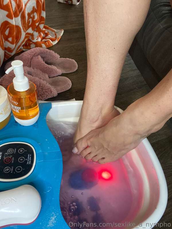 Little at home pedicure 👣🤪 2