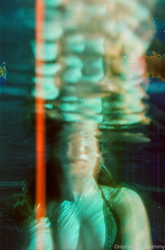 UNDERWATER - 28 PHOTOS

We're going in, folks. IN THE WATER... 4
