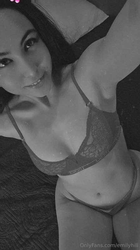 I'm live xxxx link in bio 😇  5