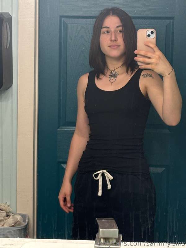 Straightened my hair and I forgot how to act 💅 9