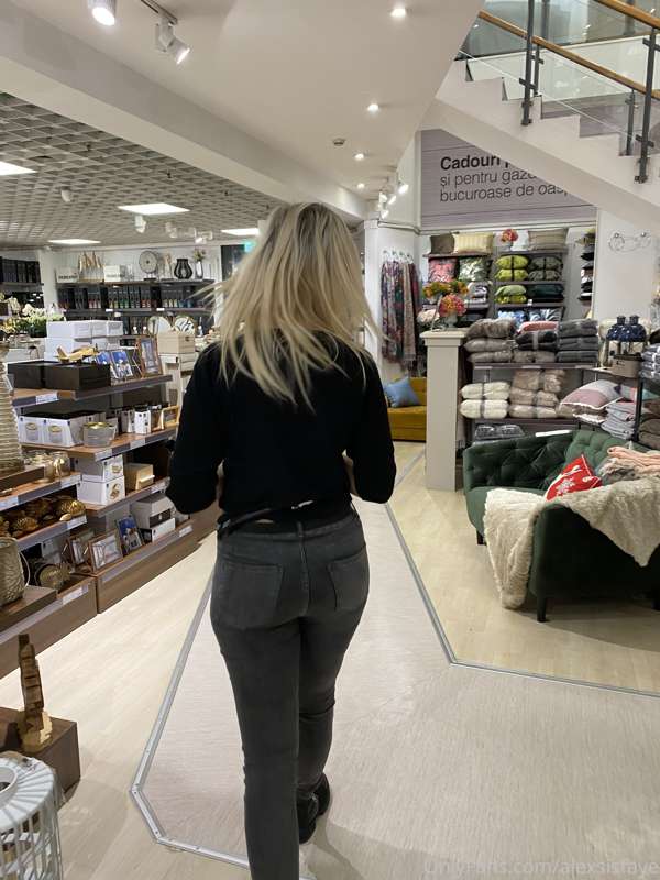 After the dentist visit: time for some shopping 🤓 1