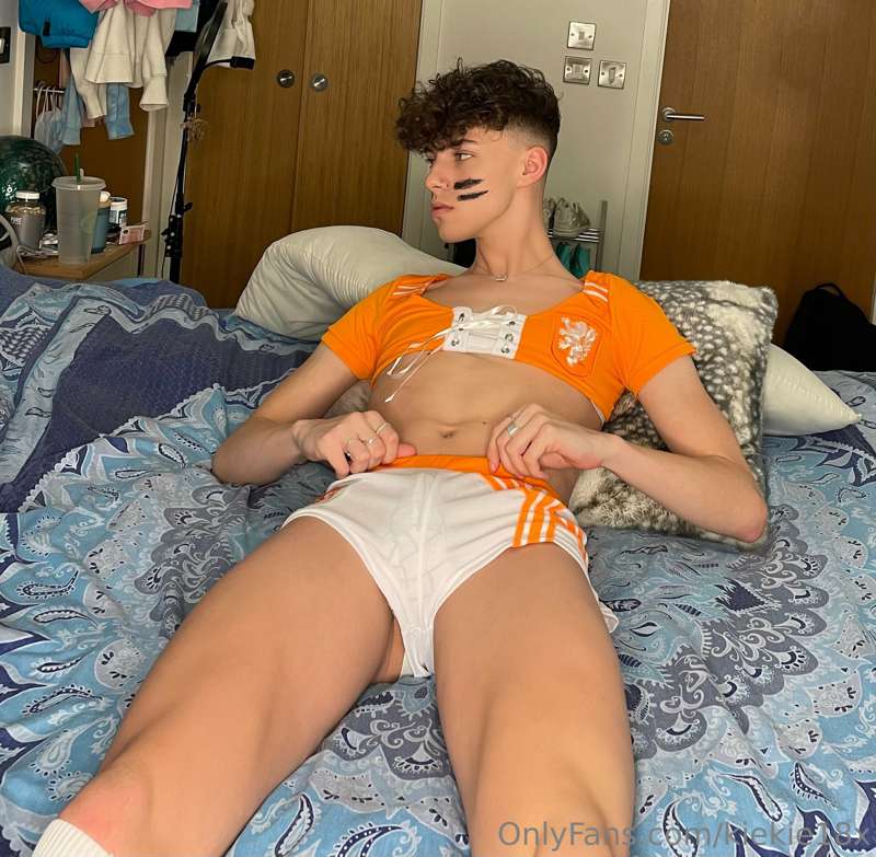 Waiting for you to tackle me ;) 18