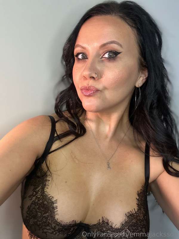 Some looks say more than words… 😏🔥