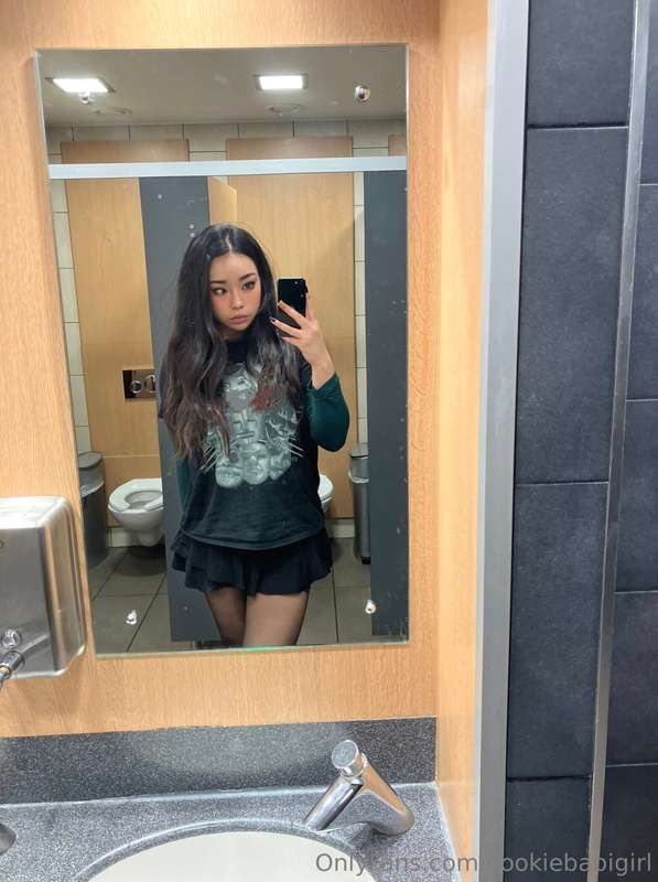 a little sneaky bathroom pic in the restaurant... nearly got..