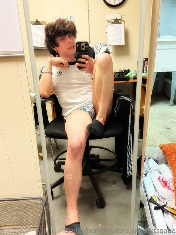 Work office is a mess but so am I tbh lol 🤷‍♂️ ~ just a lil .. 28