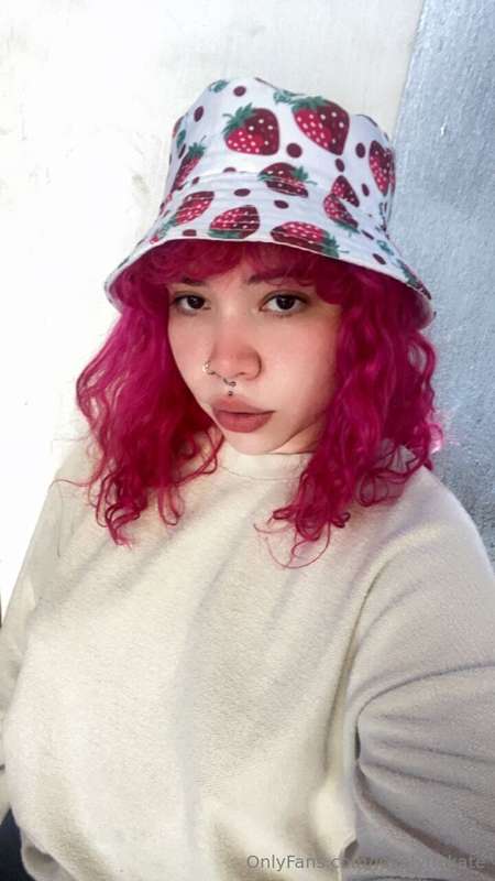 Are you into pink hair girls? 🩷 1