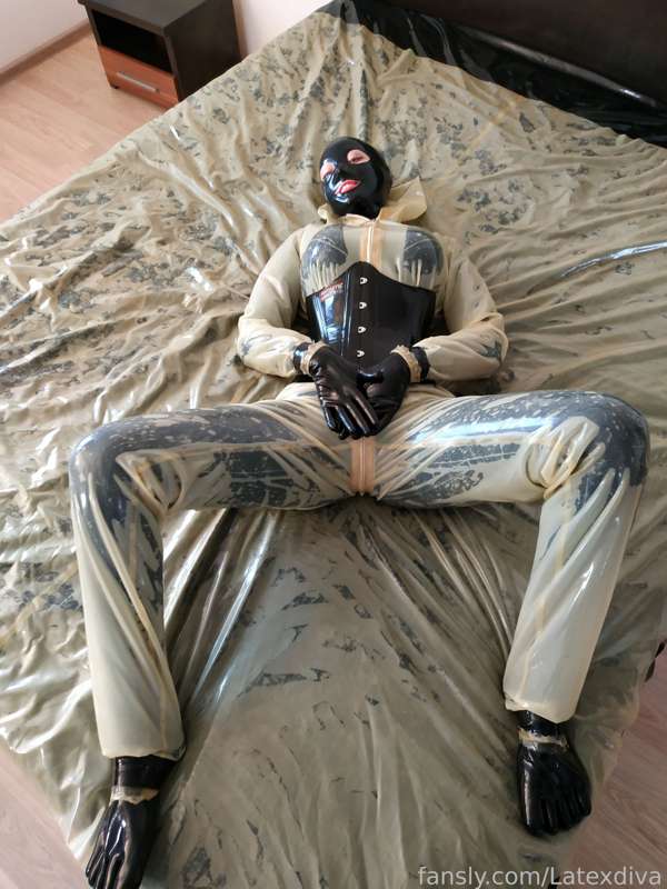 Latexdiva - Fansly - 28 Sep, 2022