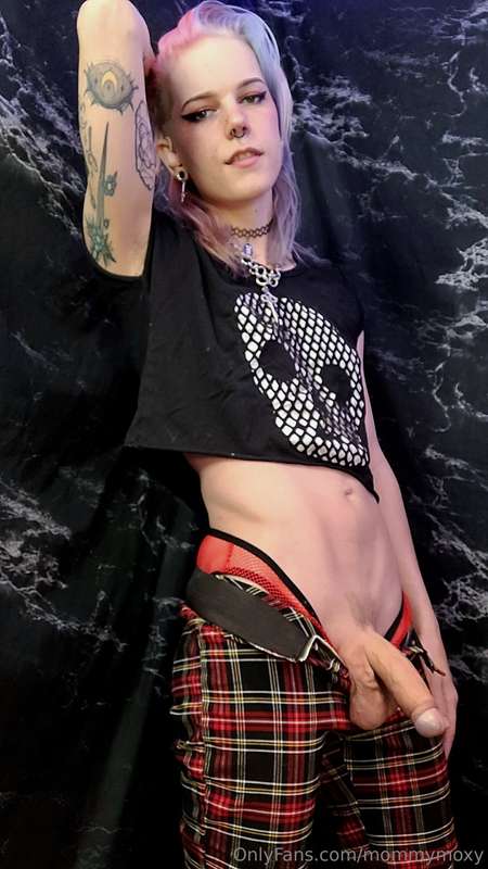 Punk mommy gets creamy for you 1