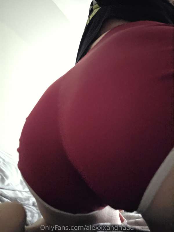I miss feeling a tongue between these cheeks 🍑