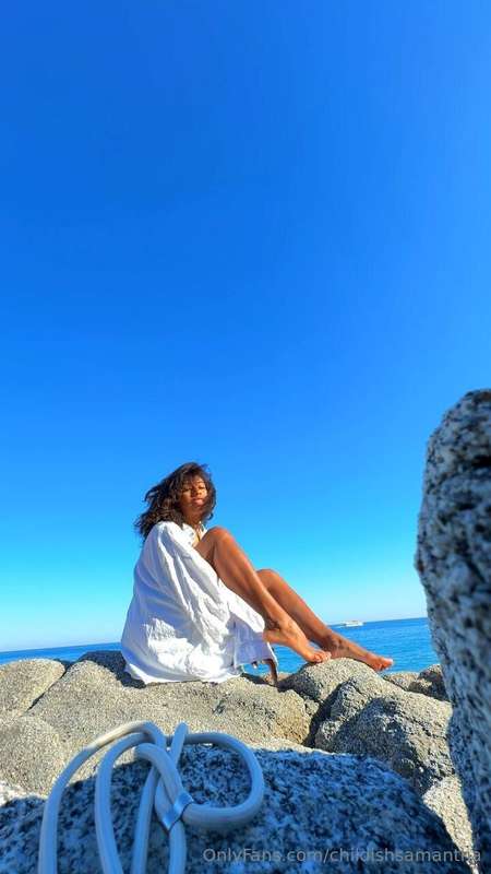 laying in the rocks 🧜‍♀️