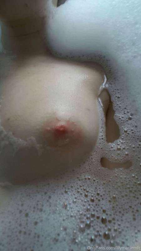 A gallimaufry of pretty Snapchat nudes, all from 2016. (I ha.. 4