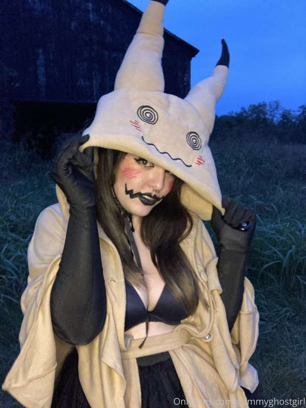 A wild mimikyu has appeared! What will you do? 🖤 15