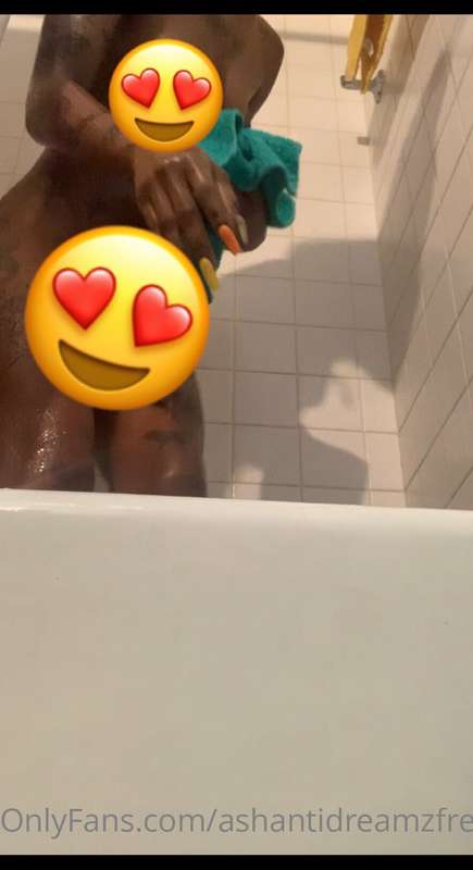 SEXY EXPLICIT SHOWER FOOTAGE FROM YESTERDAY 🚿💦😍 SUBSCRIBE TO..